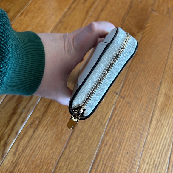 Kate Spade Wallet - Picture 9 of 9